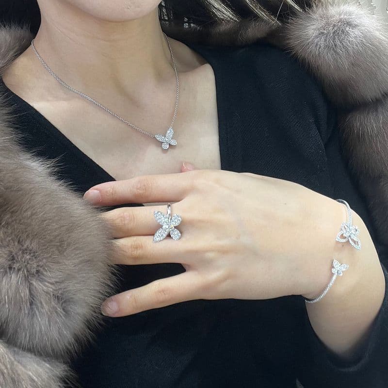 그라프 주얼리, 버터플라이 vs 틸다의 보우 vs 와일드 플라워｜비교 착용 후기