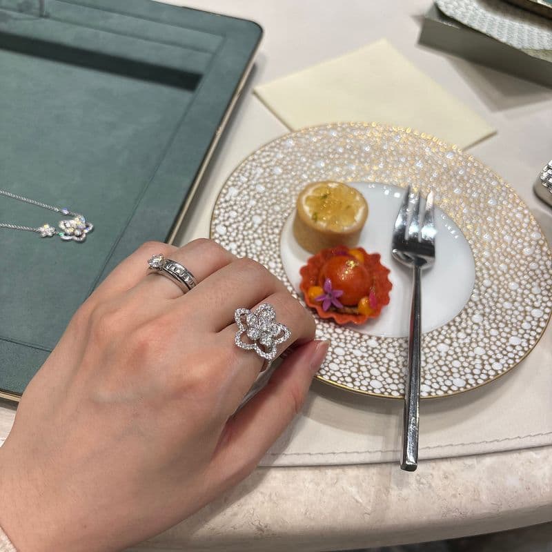 출산 선물 다이아 추천｜그라프 버터플라이부터 와일드 플라워까지 착용 리뷰