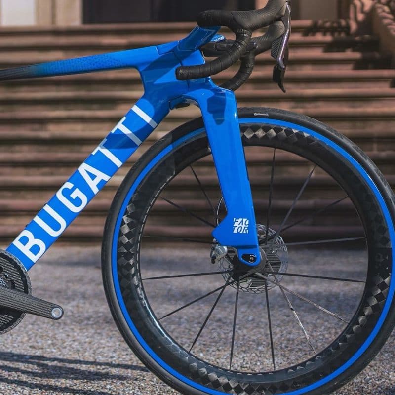 3,300만 원짜리 자전거｜부가티가 만든 전 세계 단 250대 한정 로드바이크 ‘Bugatti Factor ONE’