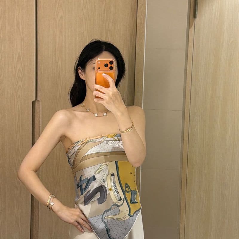 에르메스 까레 탑 연출 및 반클리프아펠 10모티브 목걸이 휴가 OOTD (feat. 헬렌카민스키)