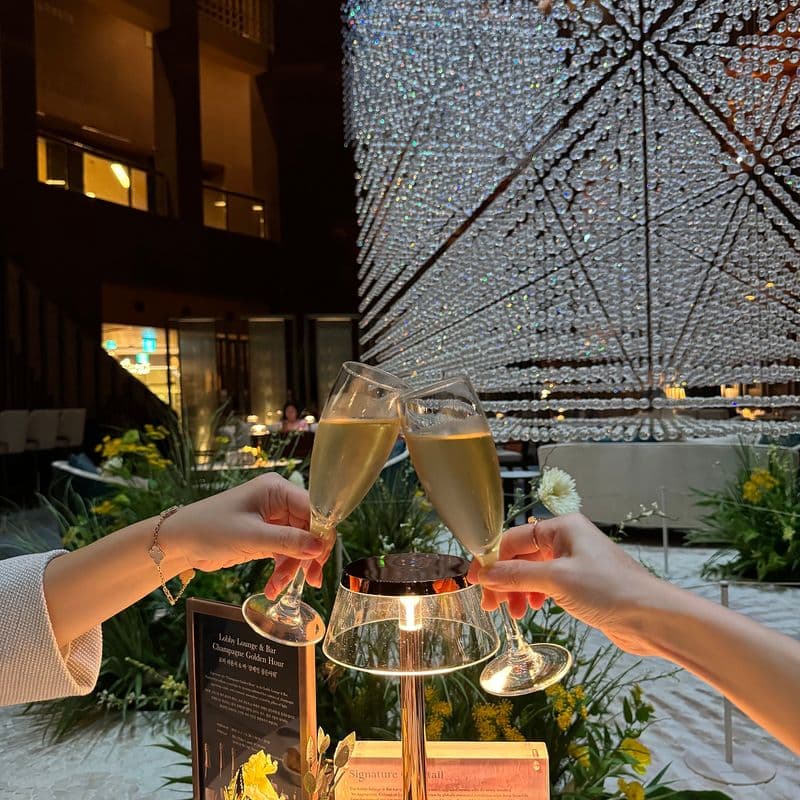 Let's enjoy the 'Champagne Golden Hour' at the InterContinental Seoul Parnas together!