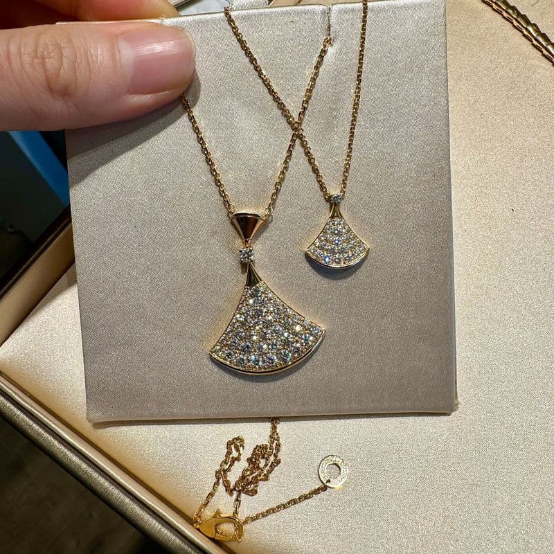 불가리 VIP의 옐로골드 쥬얼리 컬렉션을 소개합니다