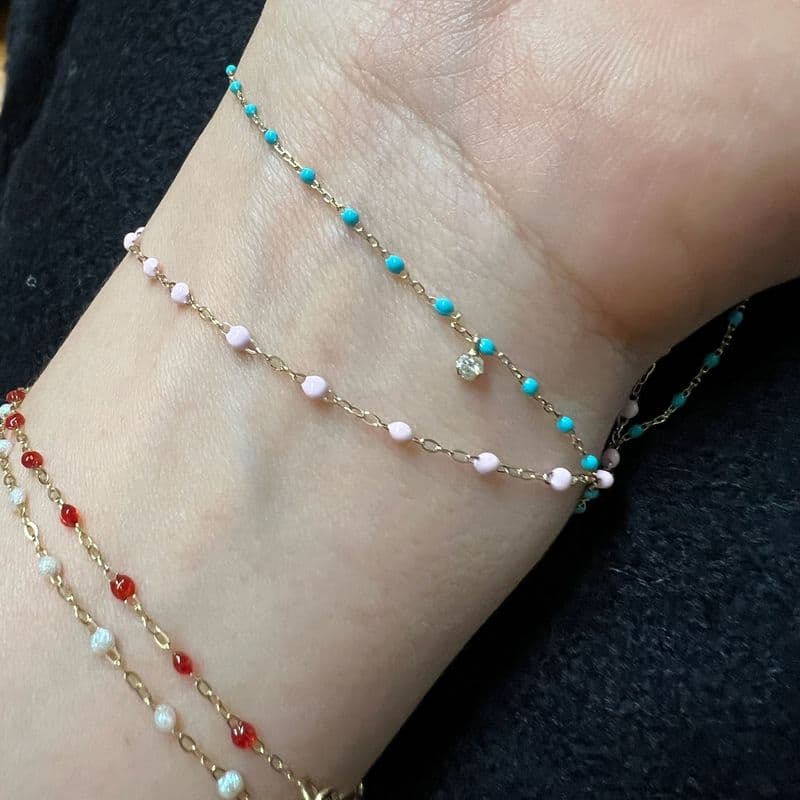 셀럽이 선택한 지지끌로죠, 일상룩과 휴양지룩에 코디해봤어요