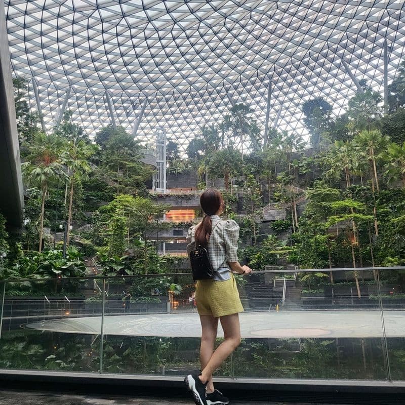 에르메스, 샤넬로 코디한 싱가포르 출장룩