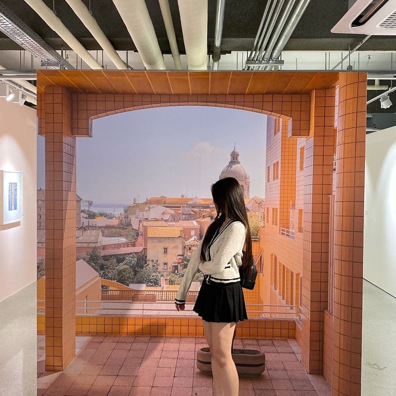 샤넬 22C 크루즈 가디건, 가브리엘 백팩으로 프레피룩 완성