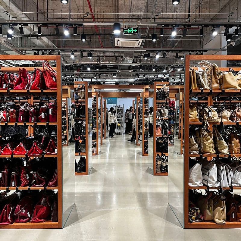 What do Chinese people buy at Erusha? A review of my visit to a luxury pre-owned market in Shanghai.