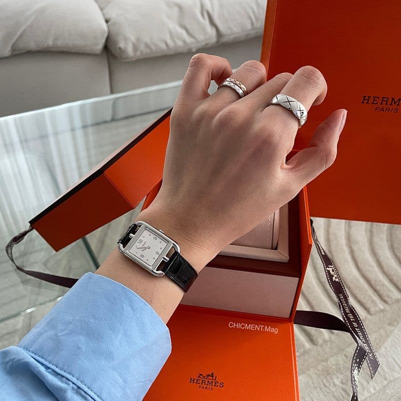 핸드 모델이 알려주는 에르메스, 샤넬 명품 쥬얼리&시계 레이어드 조합 추천