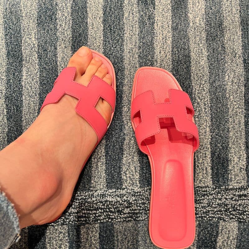 My review of the Hermès Oran sandal in Rose Petale pink!