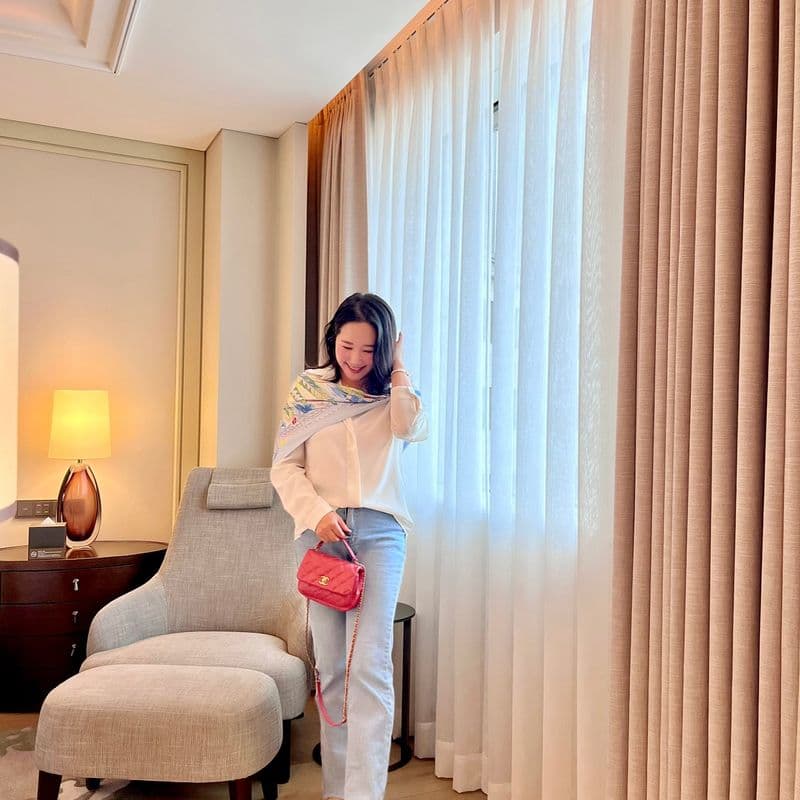 에르메스 까레, 샤넬 트윌리를 활용한 호캉스룩