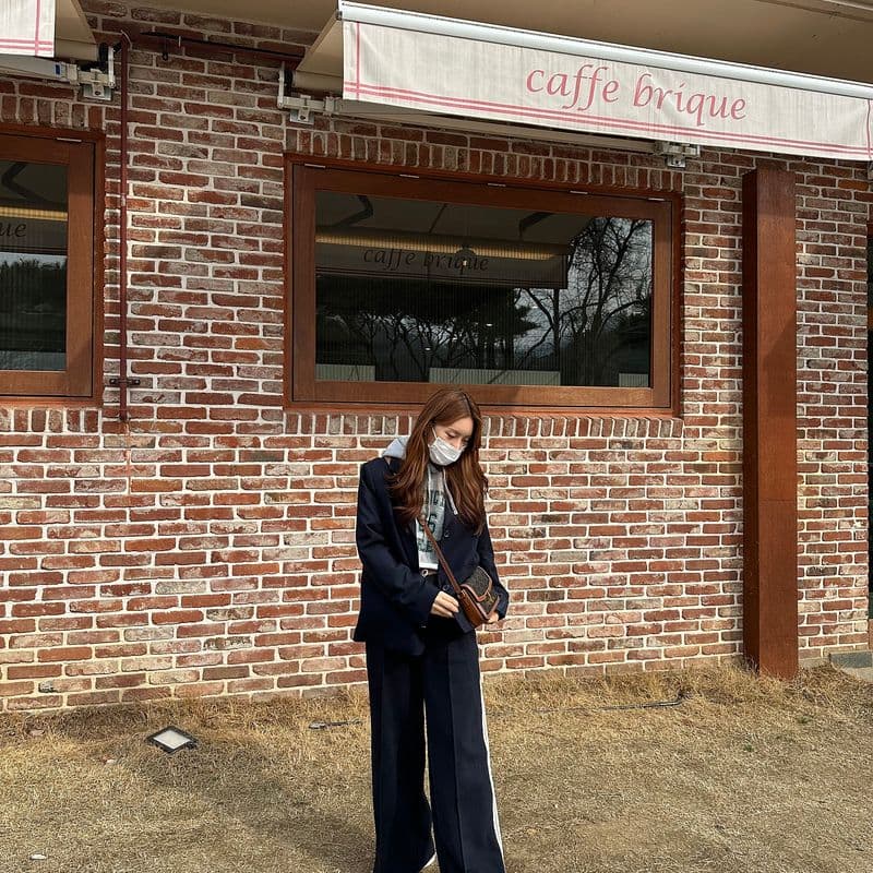 Obsessed with my Celine Triomphe bag! Here's how I style it with track pants and a hoodie.