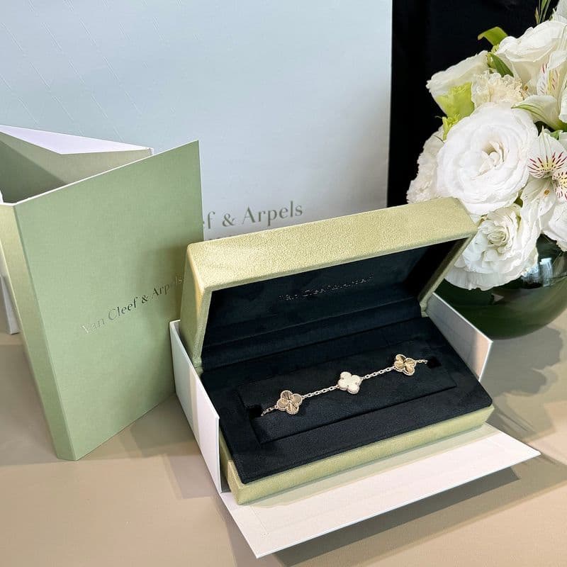 Sharing my experience with the Van Cleef & Arpels limited edition 5-motif bracelet in rose gold guilloché.