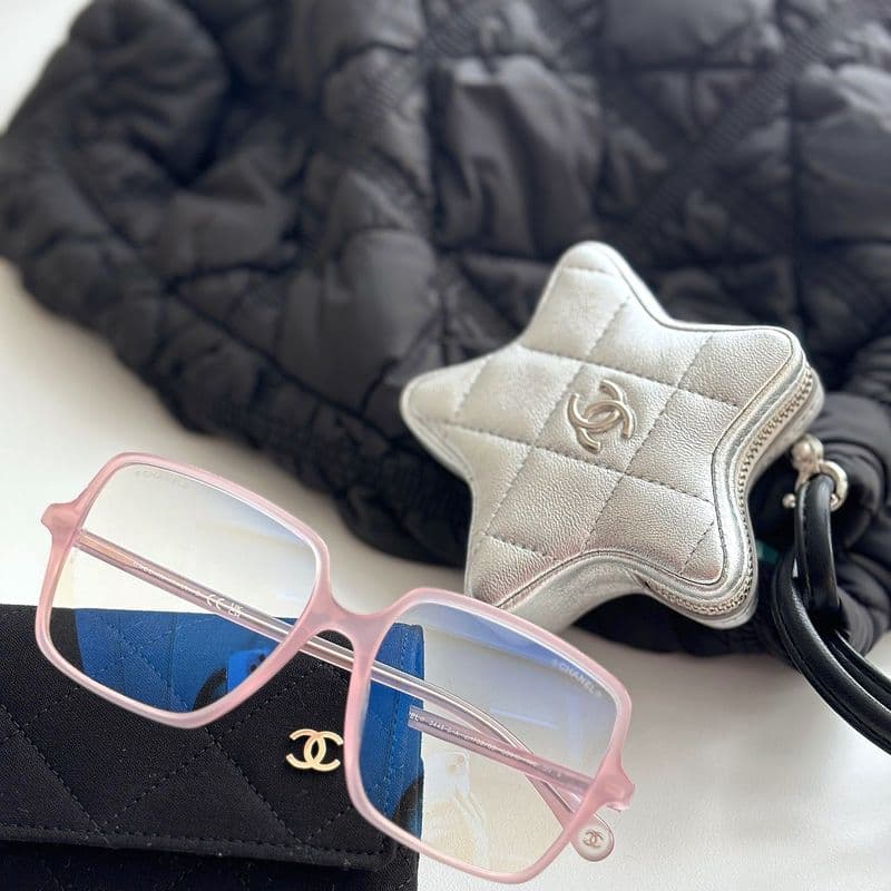 What's inside my Miu Miu pouch, the COS cloud bag, and my Chanel star charm? What's in my bag?