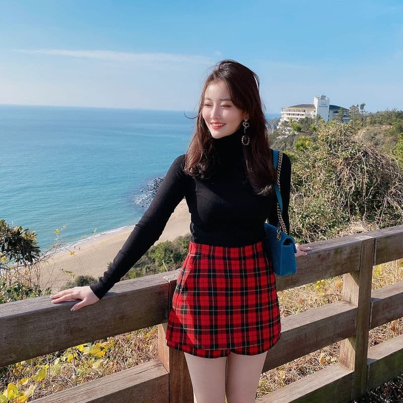 Gucci GG Marmont Small Shoulder Bag in Blue: Outfit Ideas