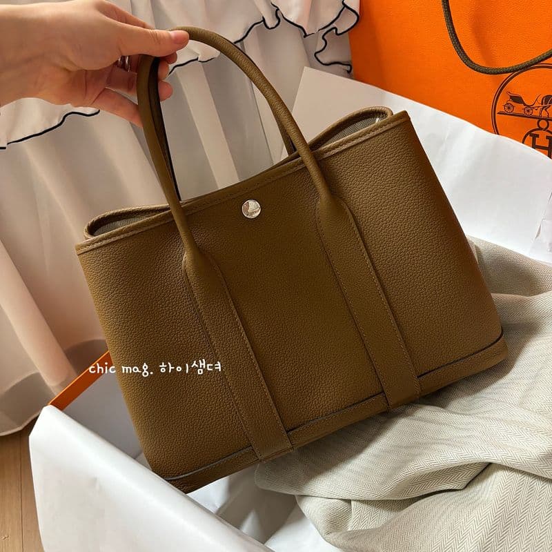 Hermès Garden Party in Alezan: A comparison of color, texture, and shape.