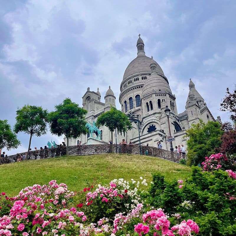 Paris in June: What to wear? A collection of summer outfit ideas.