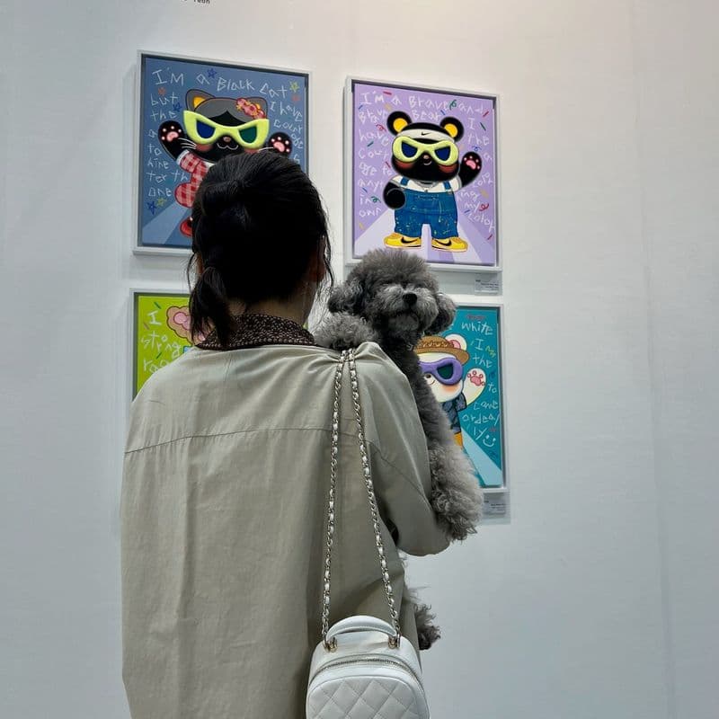 Dog-friendly art exhibition! Review of the Galleria Department Store invited Hwarang Art Fair. It was such a treat to experience this with my furry friend.