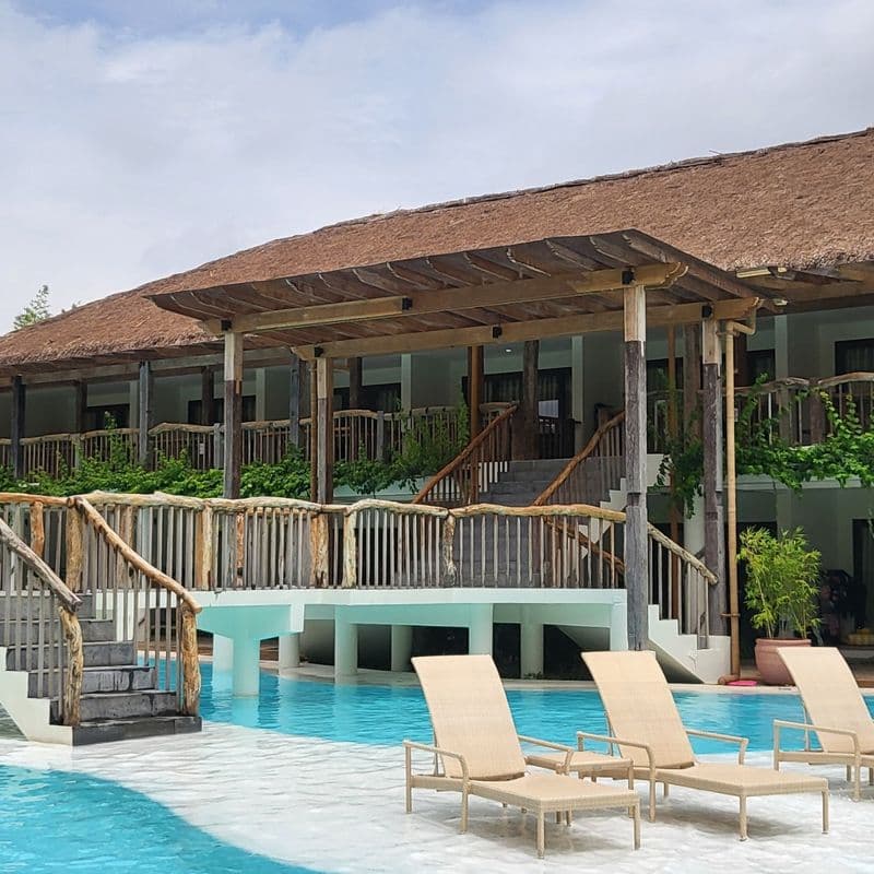 Bohol travel recommendations! Here are some tips for traveling during peak season without breaking the bank, including resort recommendations.