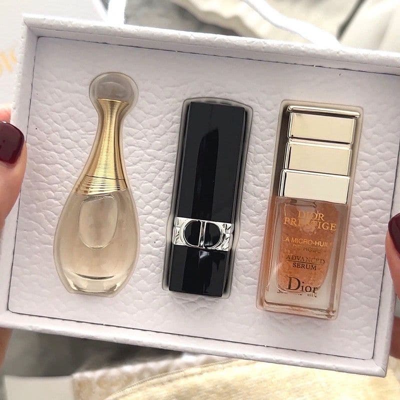 A sneak peek at the Dior 2024 Holiday Gift Sets, plus unboxing limited-edition glitter lipsticks and a beauty membership gift!