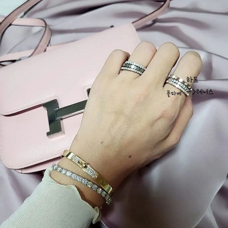 쇼메에서 레이어드하기 좋은 최고의 반지는? 부쉐론, 까르띠에, 다미아니, 반클리프, 에르메스, 테니스링까지