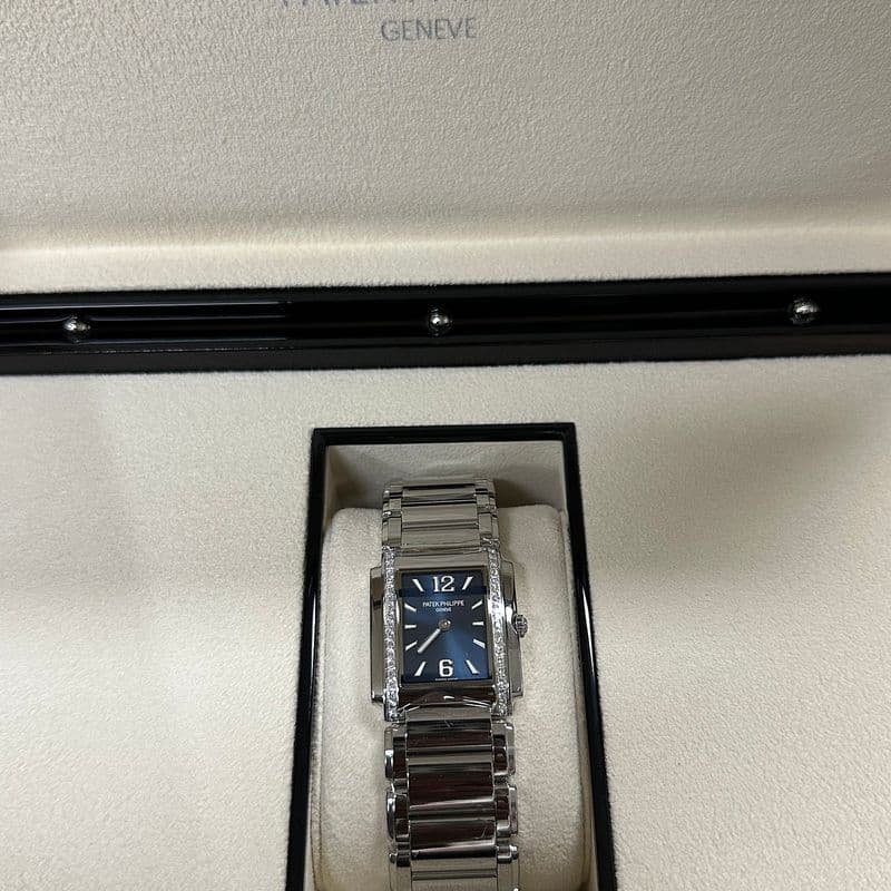 Patek Philippe Twenty~4: Price info (KRW 가격정보) and reviews of this ultimate high-end watch.