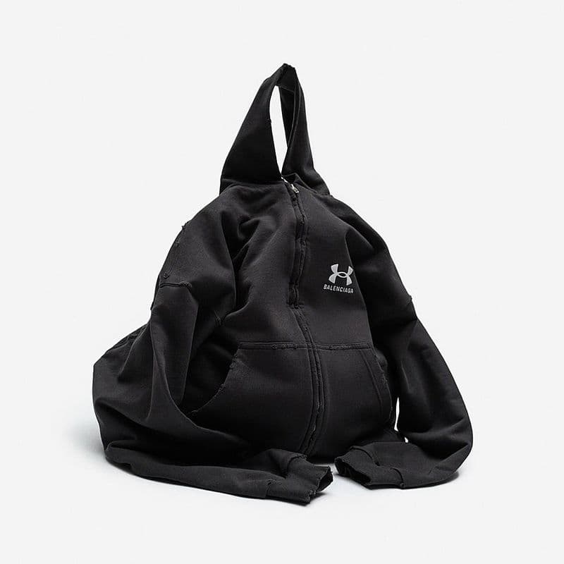 발렌시아가 x 언더아머 컬렉션 출시