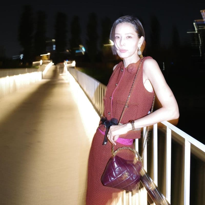 Kim Na-young stunned in a Chanel tweed set at Chanel's night event.