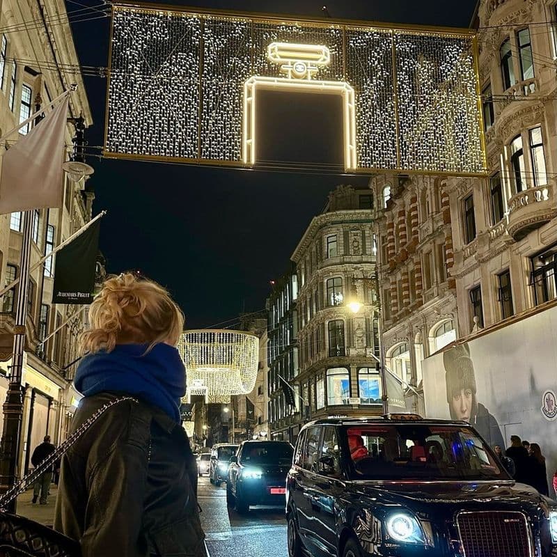 Chanel illuminates London with N°5