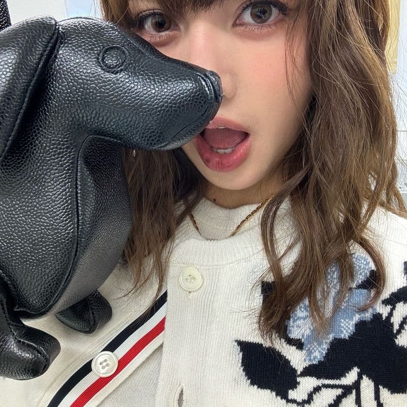 Lisa's take on the Thom Browne preppy look.