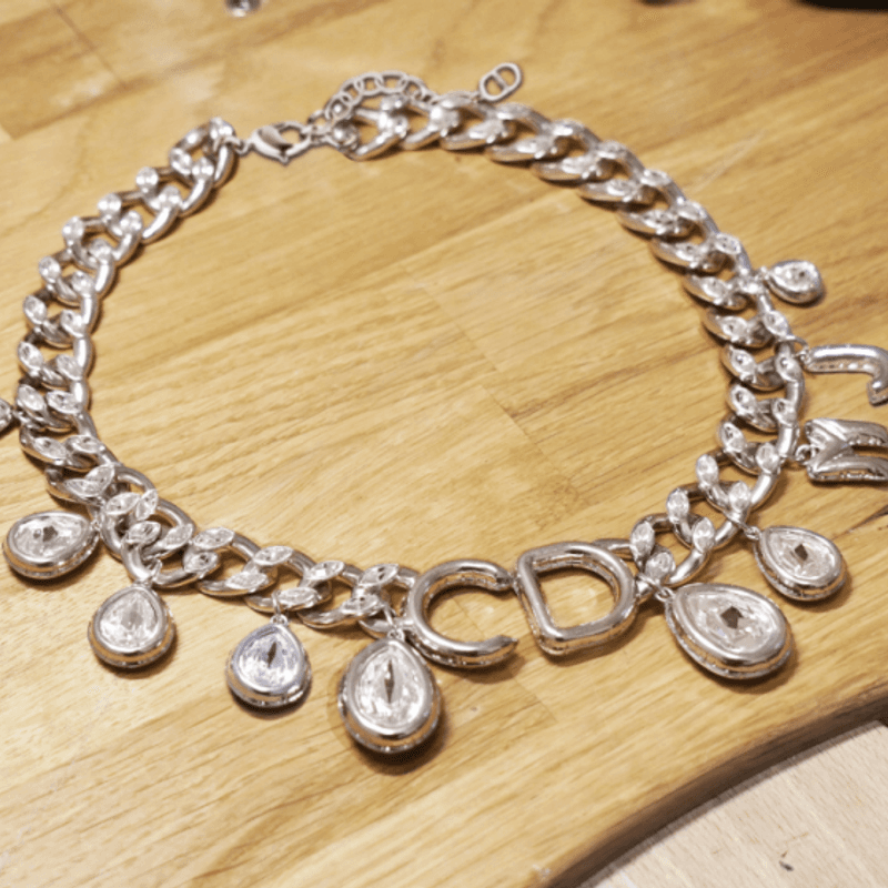 디올, 20개 한정판 목걸이