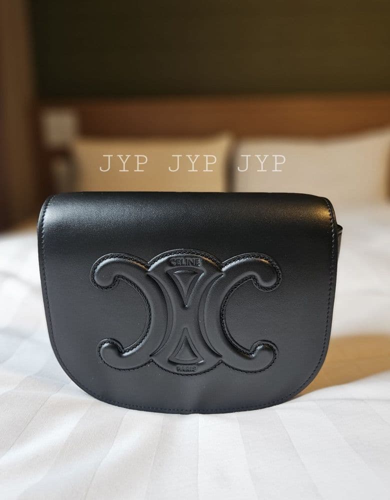 셀린느 퀴르 트리옹프 폴코백