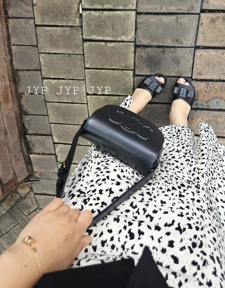 셀린느 퀴르 트리옹프 폴코백