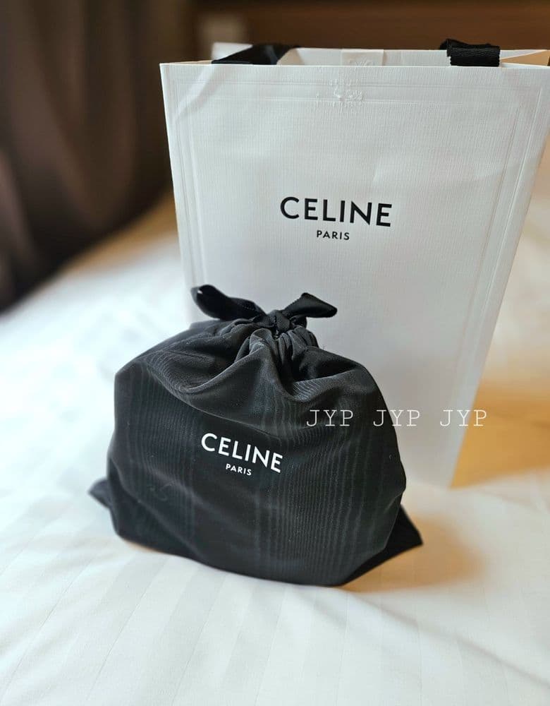 셀린느 퀴르 트리옹프 폴코백