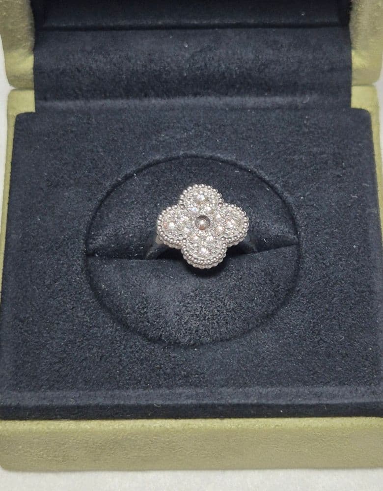 Van Cleef Vinda Ring