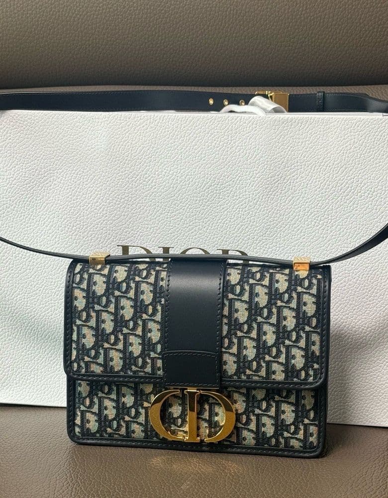 디올 몽테인 30 오블리크