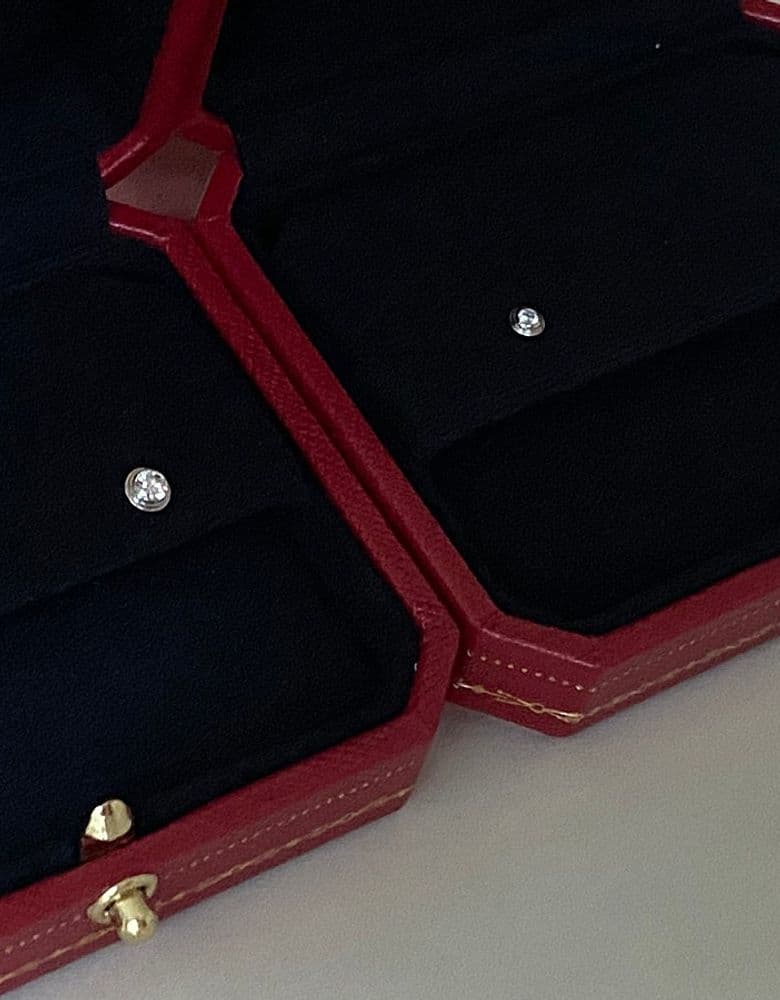 Damour necklace and earrings: S vs. XS size comparison