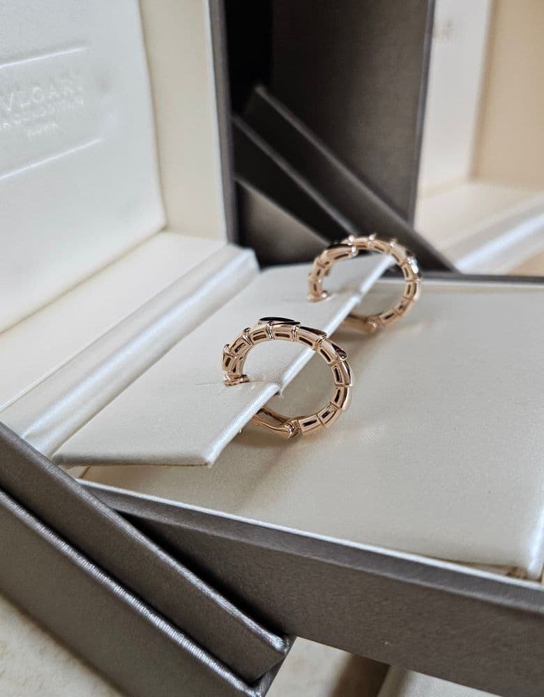 불가리 세르펜티 데미파베 팔찌, 세르펜티 이어링 플레인