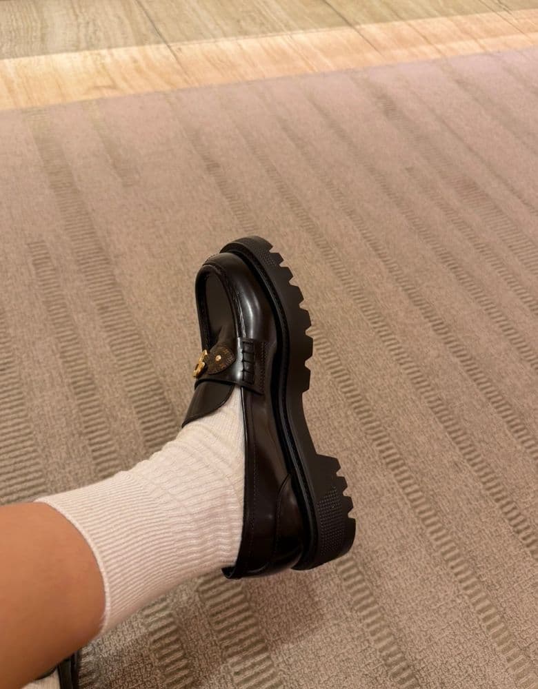 루이비통 디스트릭스 플랫 로퍼