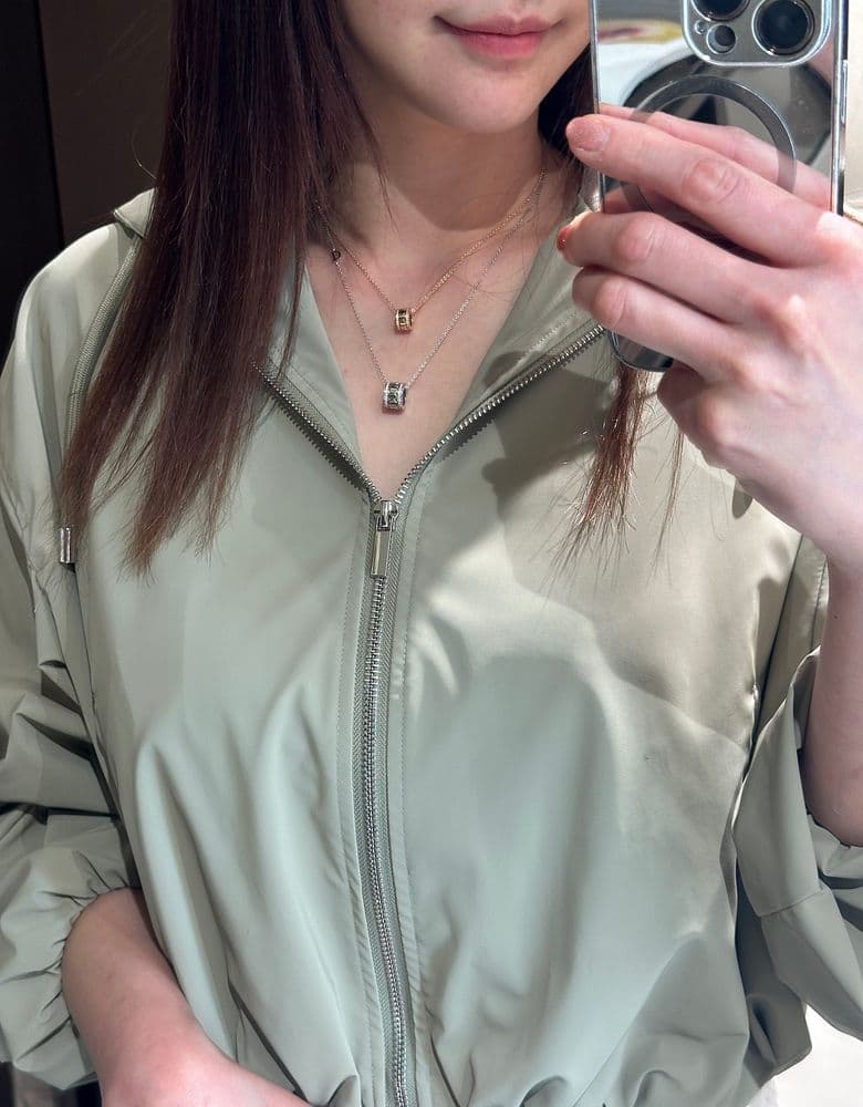 My honest review of the Damiani Lil' Necklace in Rose Gold & White Gold.