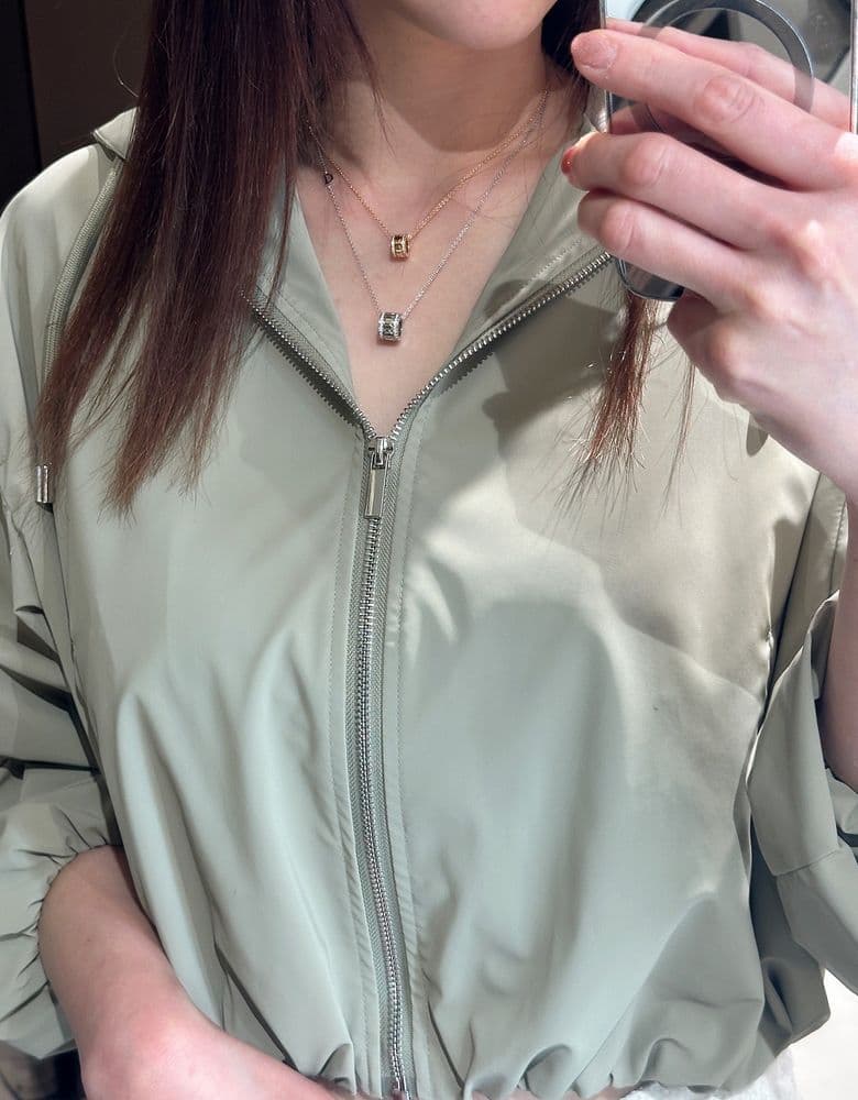 My honest review of the Damiani Lil' Necklace in Rose Gold & White Gold.