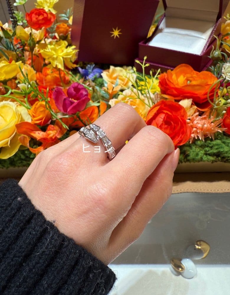 Bulgari Serpenti Seduttori ring in white gold