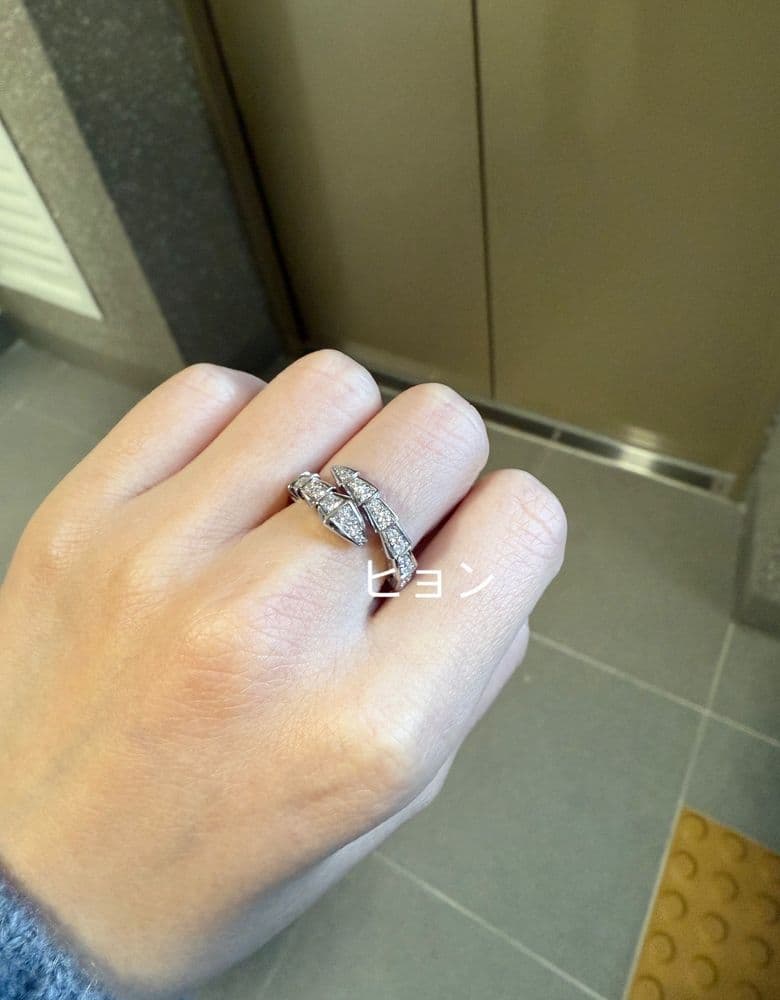 Bulgari Serpenti Seduttori ring in white gold