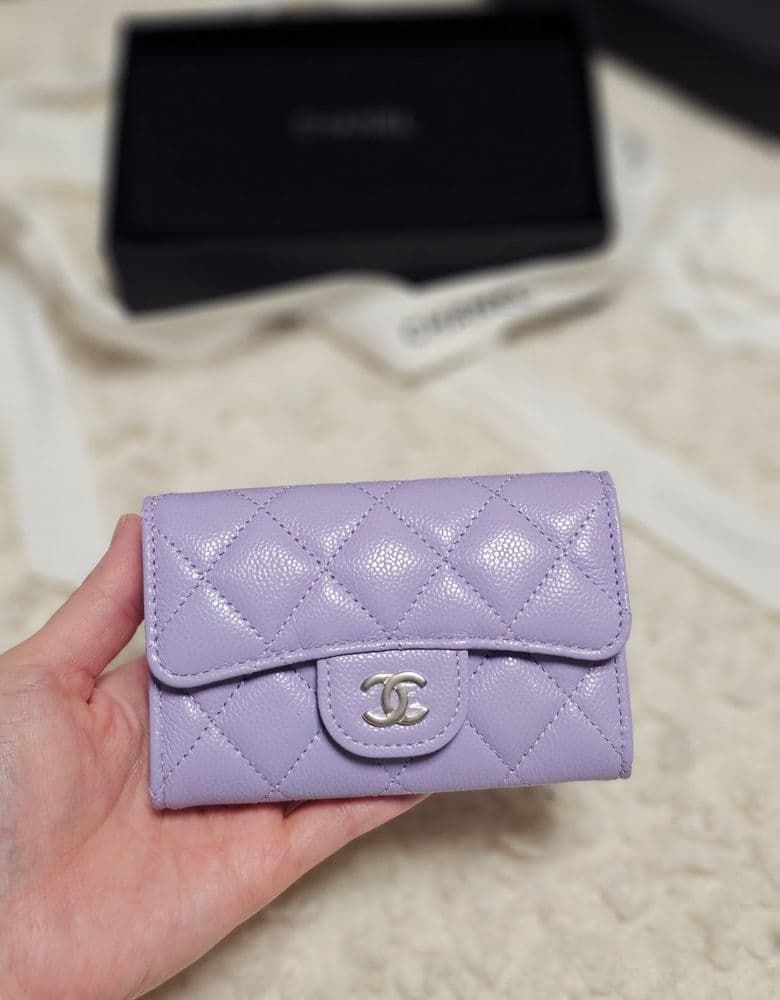 샤넬 클래식 캐비어 카드지갑 연보라