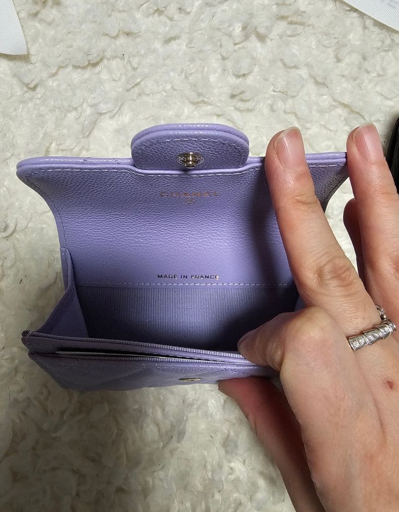 샤넬 클래식 캐비어 카드지갑 연보라