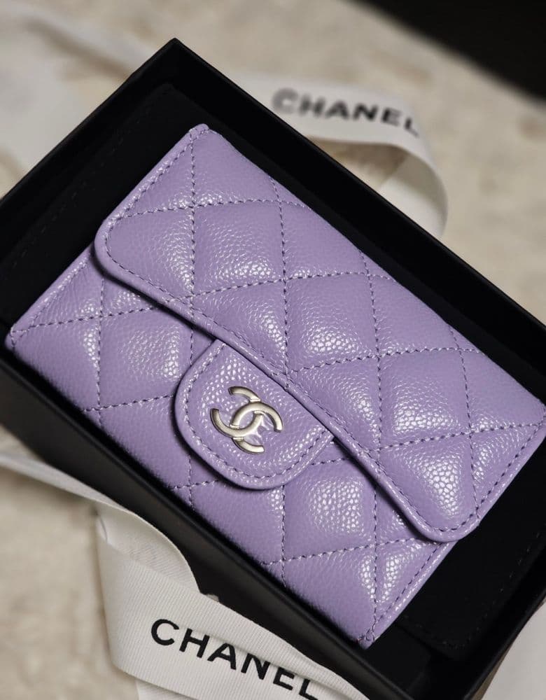 샤넬 클래식 캐비어 카드지갑 연보라