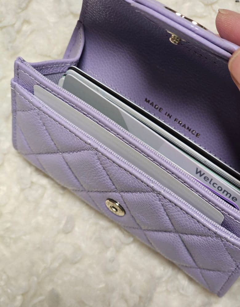 샤넬 클래식 캐비어 카드지갑 연보라