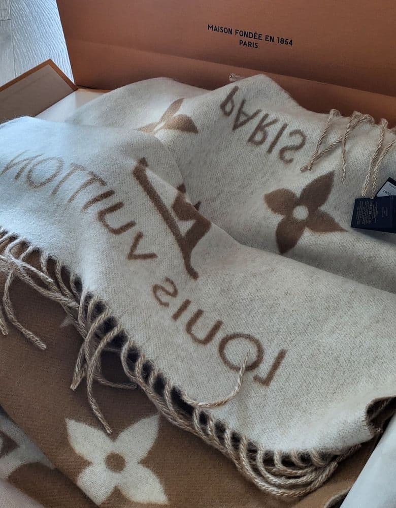 루이비통 레이캬비크 스카프 세이블베이지컬러