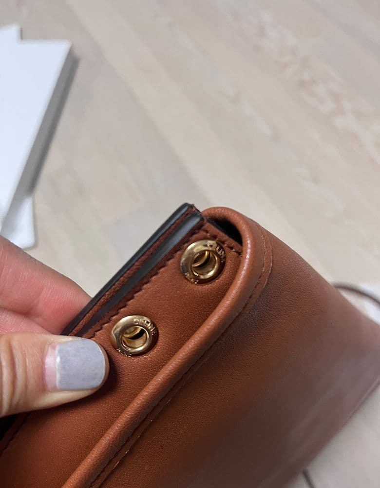 셀린느 소프트 트리옹프 서플 샤이니 램스킨