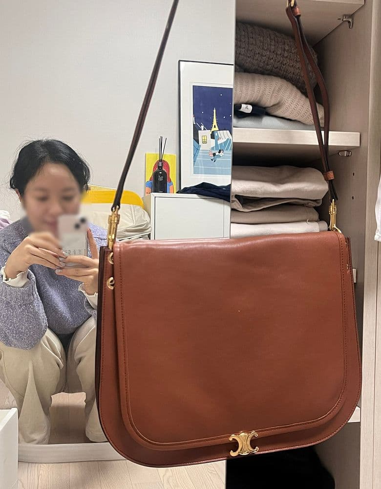 셀린느 소프트 트리옹프 서플 샤이니 램스킨