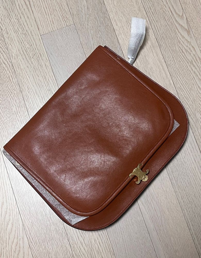 셀린느 소프트 트리옹프 서플 샤이니 램스킨