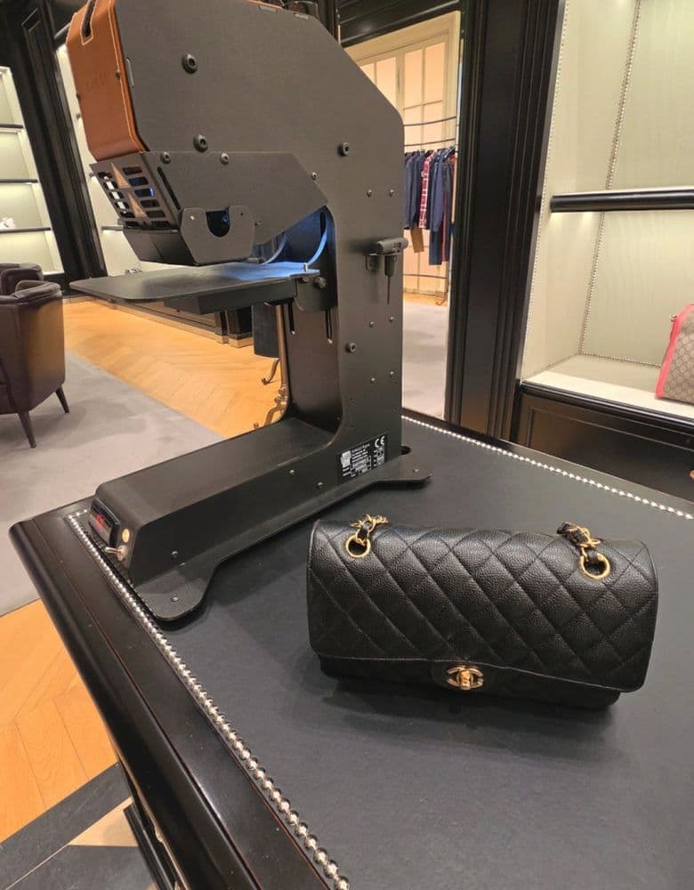 샤넬 클래식 미듐 금장